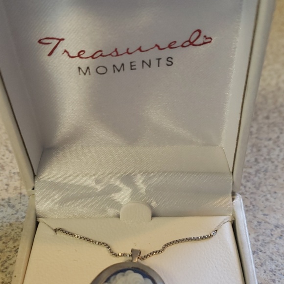 Treasured moments locket - Picture 3 of 5